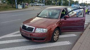 Łódź: Zderzenie motocyklisty z samochodem osobowym na ul. Lodowej. Motocyklista poturbowany. Kto zawinił?