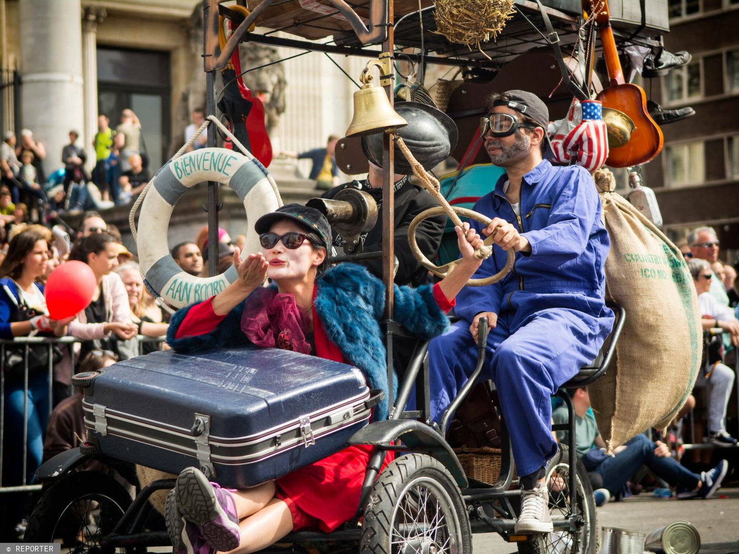 Parada Zinneke w Brukseli21.05.2016 Bruksela Belgia  Doroczna wielokulturowa Parada Zinneke 2016  Fot. Florence Detienne/Reporters /Reporter  artistic multitude of projects imagined by the inhabitants , representing the Brussels cultural wealth.  Security through uniformed police was not very visible.    Reporters / DETIENNEFlorence Detienne/Reporters /Reporter