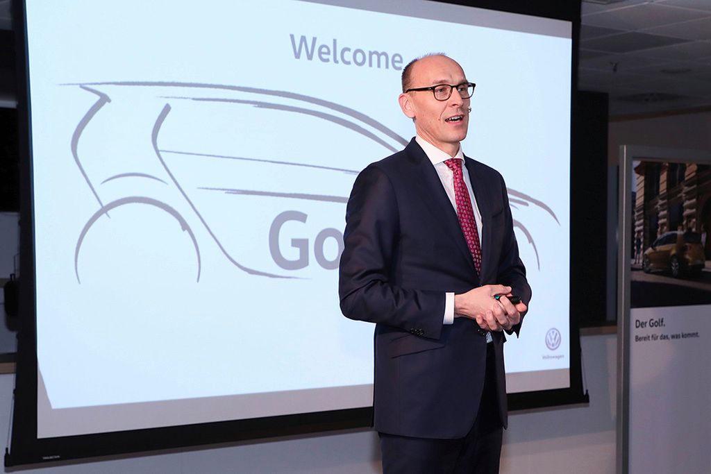 Ralf Brandstätter, jeden z członów rady nadzorczej VW, podczas spotkania "Golf 8 Supplier Summit".