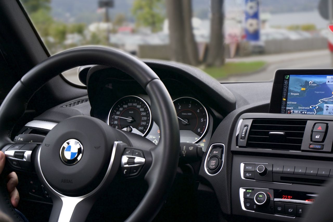 Samochody BMW na minuty to nie tylko wypożyczalnia, to także nowy rywal Ubera