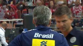 Trener Brazylijczyków nie wytrzymał. Ruszył do sędziego [WIDEO]