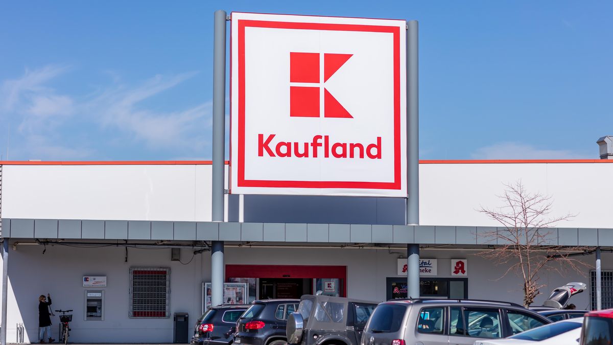 Kaufland Logo
BOCHUM, GERMANY - MARCH 25: (BILD ZEITUNG OUT) the Kaufland logo is seen above the entrance of the Kaufland store on March 25, 2020 in Bochum, Germany. (Photo by Mario Hommes/DeFodi Images via Getty Images)
DeFodi Images