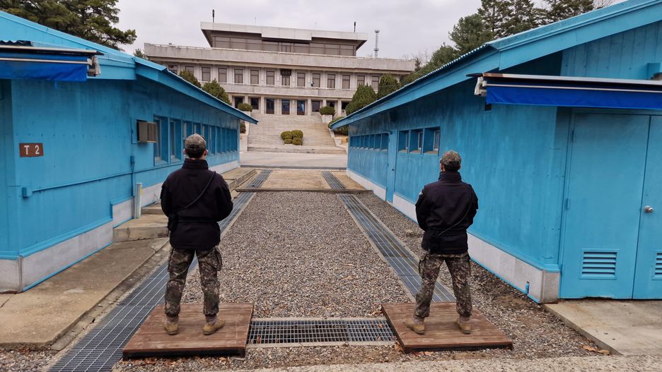 Camp Bonifas
Panmund�om, Korea Po�udniowa, 15.03.2023. Camp Bonifas w strefie zdemilitaryzowanej w Panmund�om mi�dzy Kore� Po�udniow� a P�nocn�, 15 bm. Minister spraw zagranicznych RP przebywa z wizyt� w Azji, gdzie odb�dzie konsultacje polityczne w Republice Korei oraz w Socjalistycznej Republice Wietnamu. (rp/doro) PAP/Radek Pietruszka
Radek Pietruszka
armia, dyplomacja, granica, Korea Po�udniowa, Korea P�nocna, Panmund�om, polityk, polityka, strefa zdemilitaryzowana, wizyta, wojsko, zagraniczna