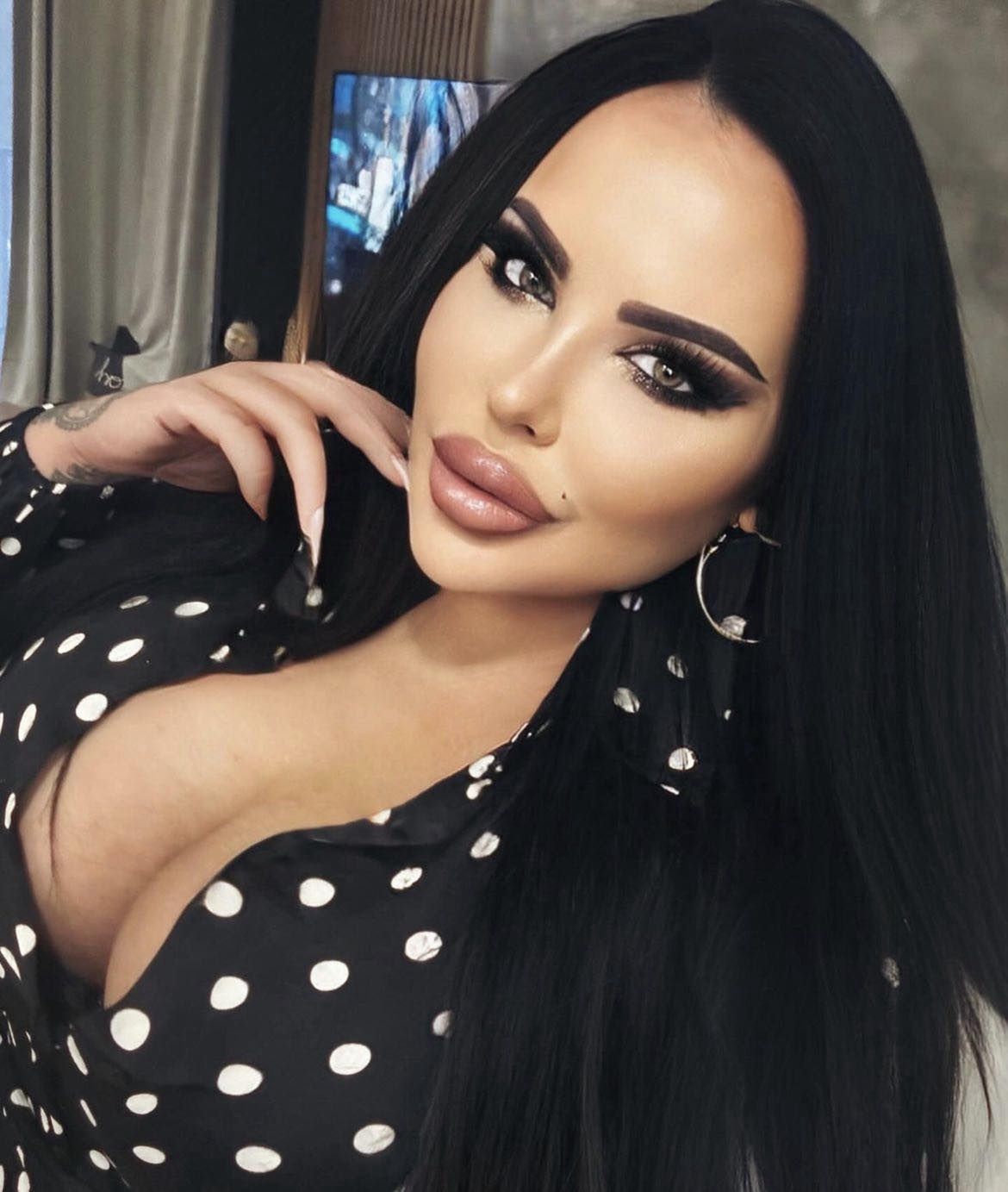 Esmeralda Godlewska jest załamana po liftingu piersi