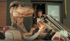 Dinozaur i królowa angielska reklamują burgery Maestro w McDonald’s (wideo)