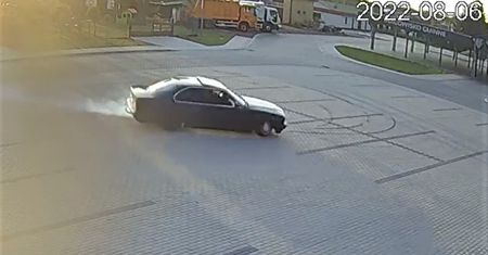 Driftował na publicznym parkingu. Gmina postawiła mu ultimatum