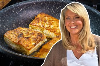 Ewa Wachowicz tak smaży ryby. Dzięki temu mają chrupiącą skórkę i nie rozpadają się