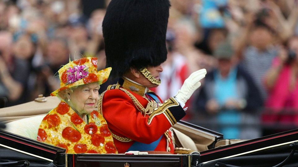 Ekstrawagancki kolor stroju Królowej Elżbiety II pobudził kreatywność internautów 1