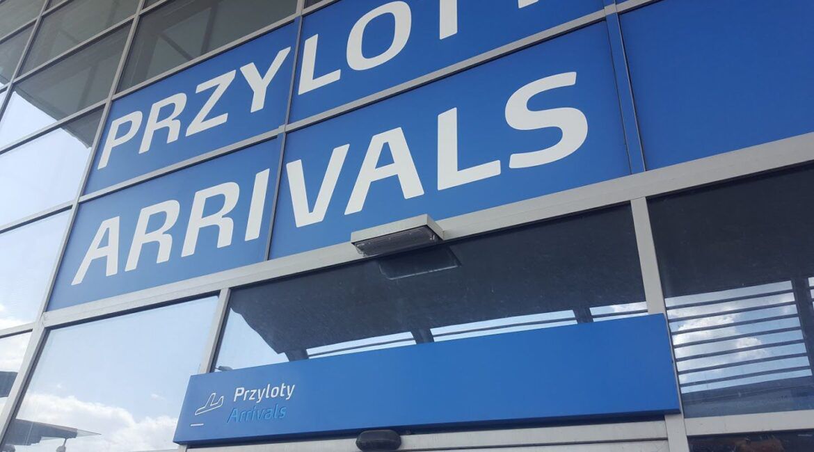 Rosjanie musieli awaryjnie lądować w Poznaniu. Nie pozwolono nikomu opuścić samolotu