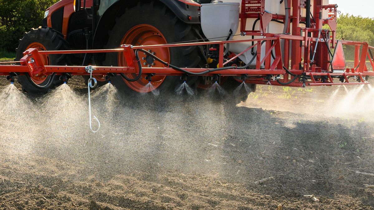 Nawozy z Rosji zalały Polskę. Wiadomo, kiedy i jak odpowie UE