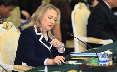 Egipt: Clinton rozmawia z szefem Najwyższej Rady Wojskowej