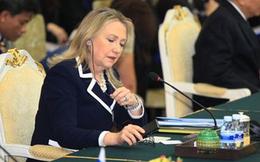 Chińczycy kpią z Hillary Clinton: "Jest kapłanką praw człowieka"