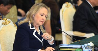 Chińczycy kpią z Hillary Clinton: "Jest kapłanką praw człowieka"