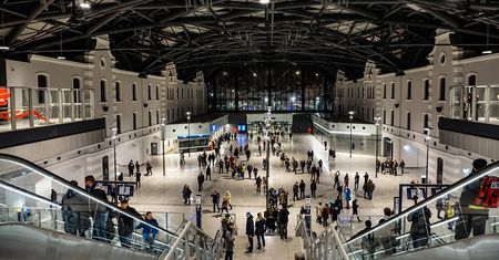 Zwiedzanie kolejowych dworców z PKP. Ostatnie wakacyjne spacery
