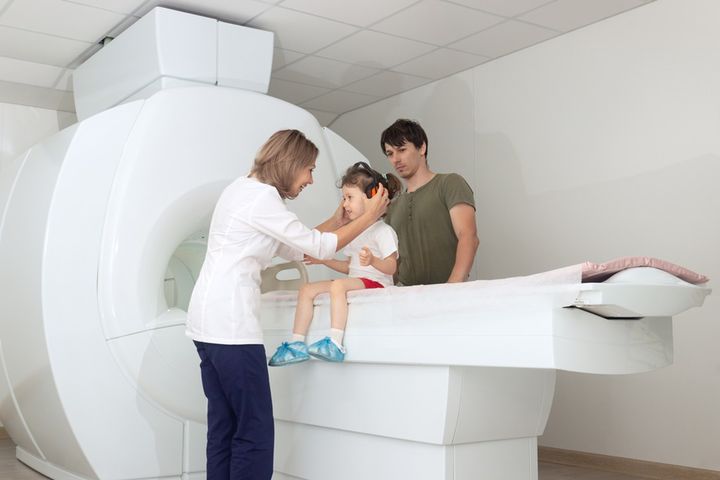 Tomografia komputerowa u dziecka podobnie jak u dorosłych wykonywana jest jedynie na wyraźnie wskazanie lekarza