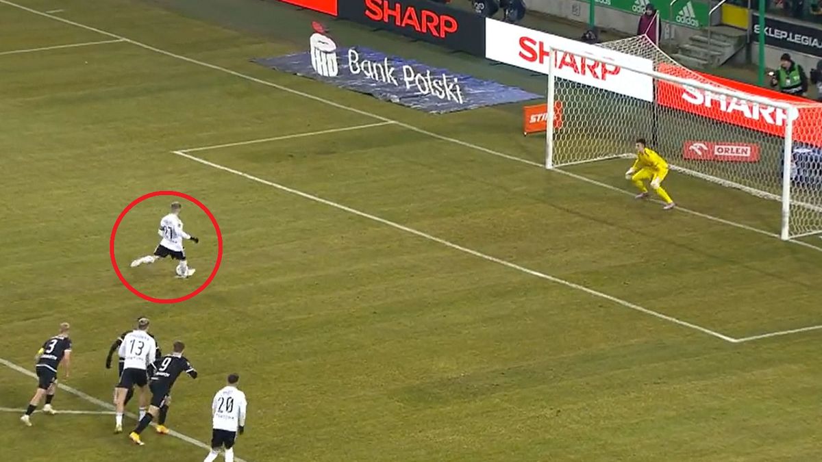 Twitter / Canal+ Sport / Na zdjęciu: strzał Josue