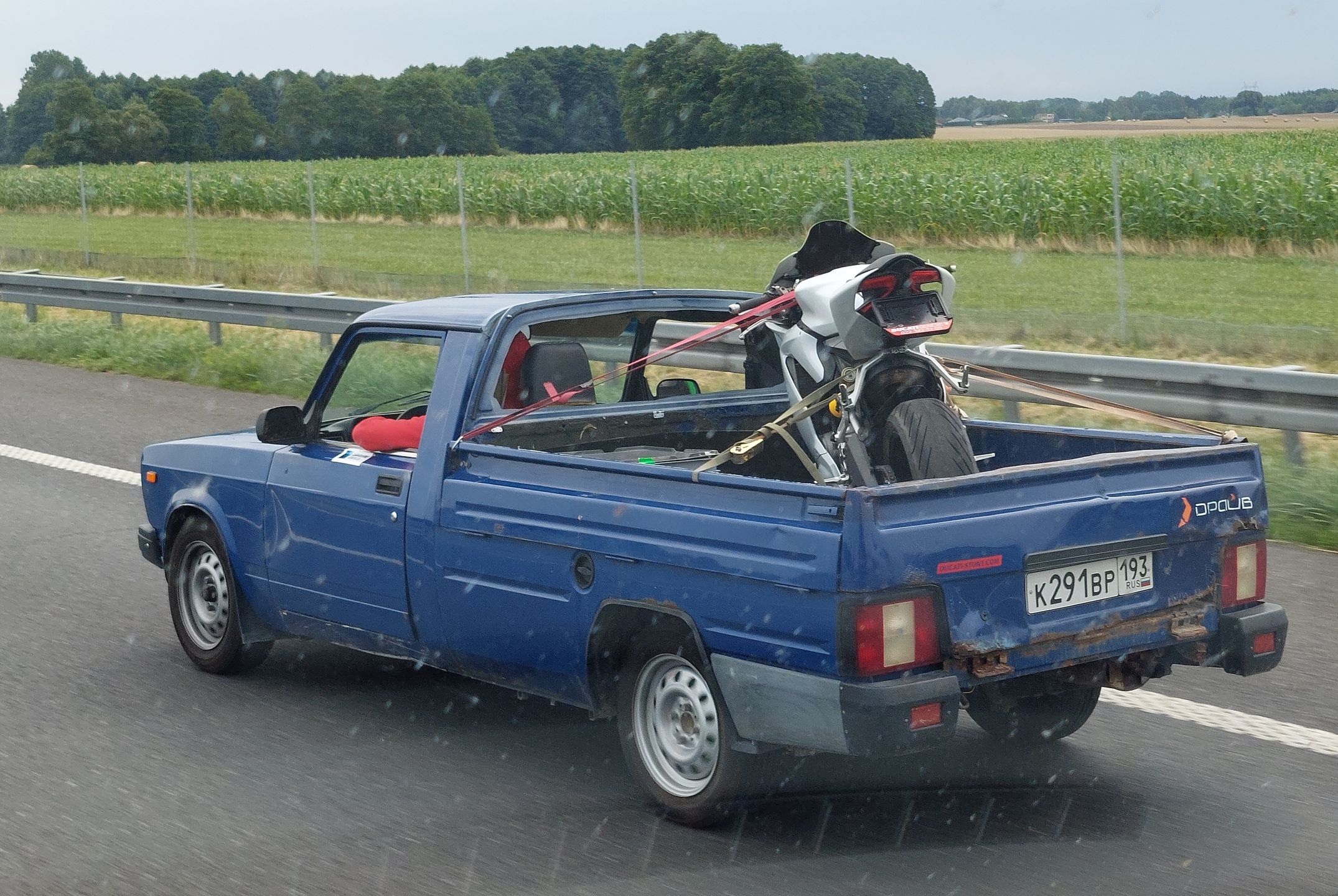 Poczciwa Łada 2104 w niespotykanej u nas wersji z nadwoziem pick-up