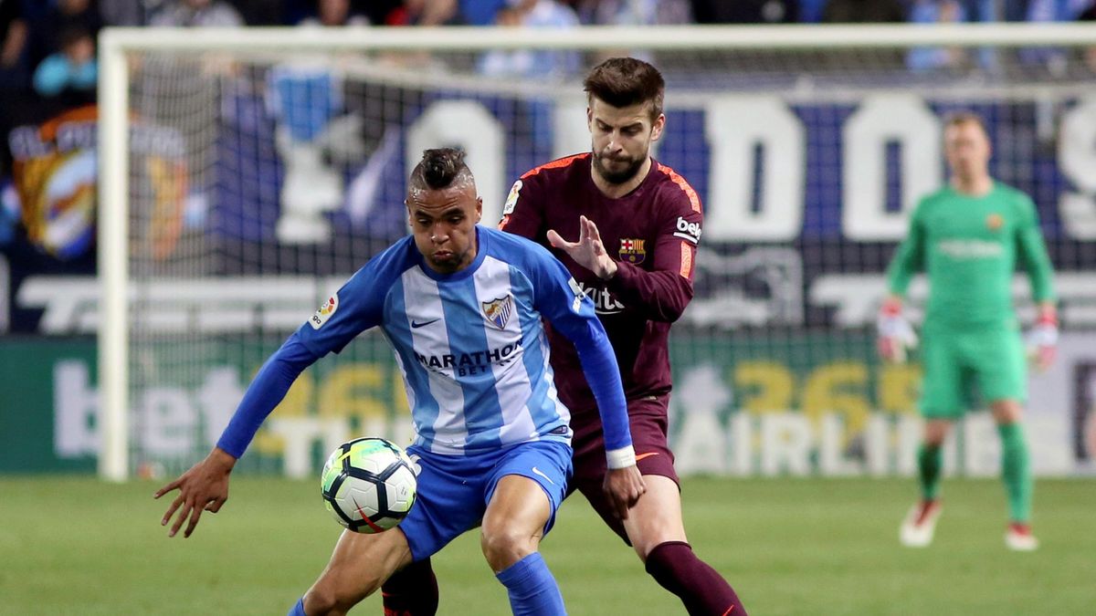 PAP/EPA / Daniel Perez / Na zdjęciu: Gerard Pique (z prawej) oraz Youssef En-Nesyri (z lewej)