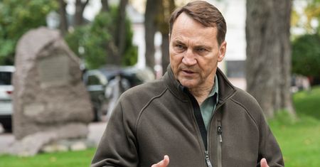 "Ku pamięci". Sikorski nie daje za wygraną. Tak odpowiedział Kremlowi