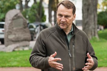"Ku pamięci". Sikorski nie daje za wygraną. Tak odpowiedział Kremlowi