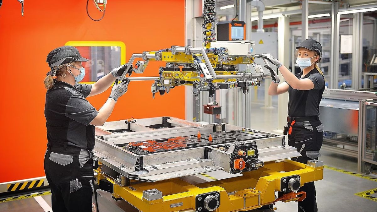 W Jaworze powstają 4-cylindrowe silniki Mercedesa