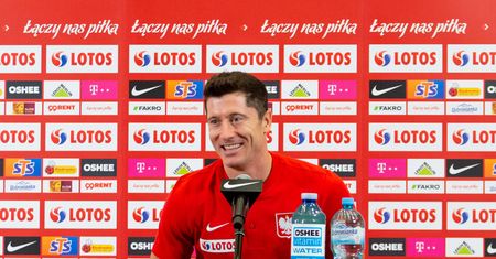 "Robert Lewandowski kończy karierę". Kibice wstrzymali oddech