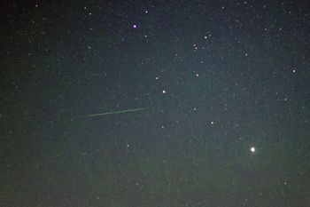 Podwójny bolid na niebie? Ten nietypowy meteor to tylko... iluzja