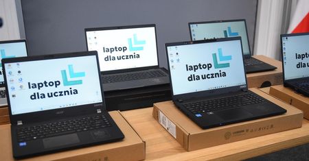 Laptop lepszy niż zapowiadano. Niektórzy uczniowie mogą się cieszyć