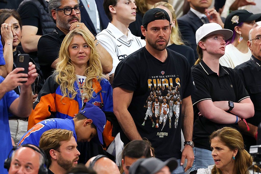Sydney Sweeney i Scooter Braun na finale NBA