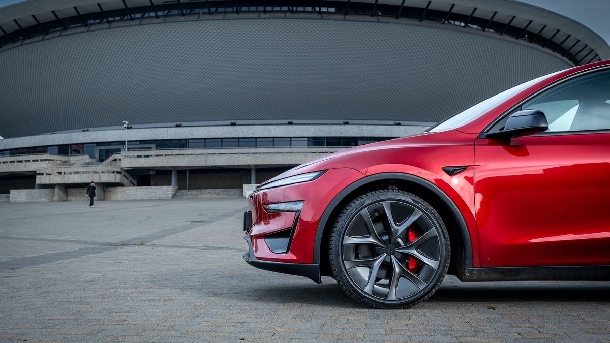 Tesla Model Y Performance (2025)