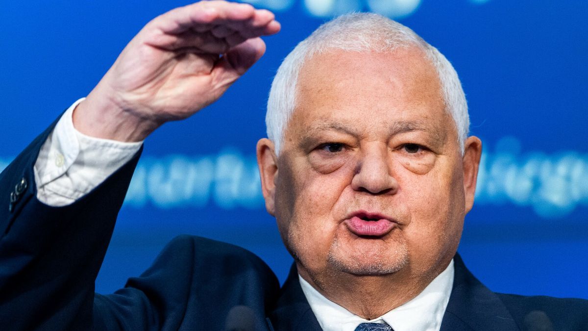 Prezes NBP Adam Glapiński na czerwcowej konferencji prasowej akc