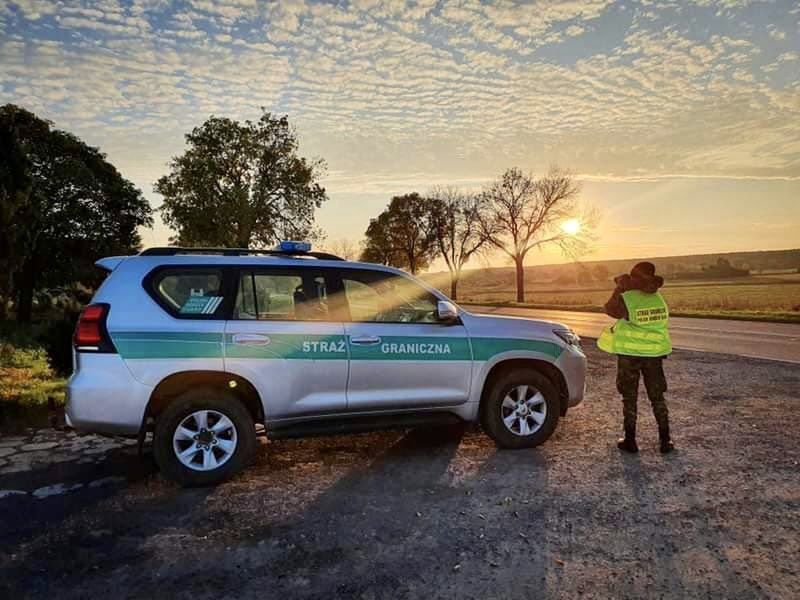 Nielegalnie chcieli przekroczyć granicę z Białorusią. SG ujawnia