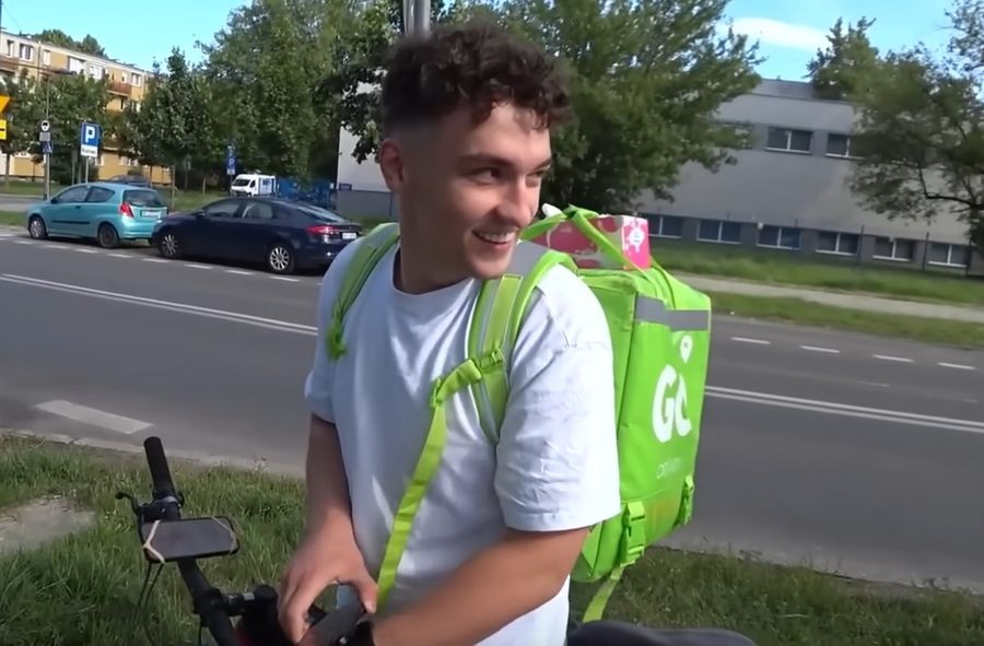 Franio został dostawcą jedzenia. Ile napiwku dostał na Złotej 44