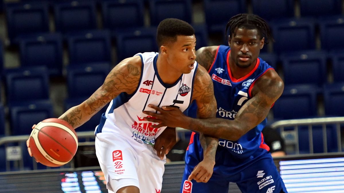 PAP / Marcin Bielecki / Na zdjęciu: Sherron Dorsey-Walker (z lewej) i A.J. English 