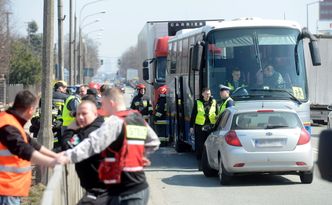 Wypadek autokaru. Ciężarówka wjechała w autobus z dziećmi