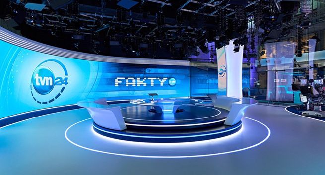 Ogromny ekran, ruchomy stół. Tak prezentuje się nowe studio „Faktów” i TVN24