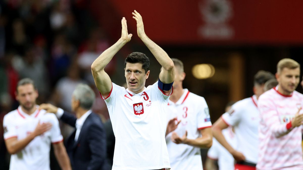 PAP / Leszek Szymański / Na zdjęciu w środku: Robert Lewandowski