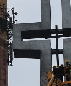 Katowice. Z pomnika przy kopalni Wujek zniknął drewniany krzyż. Dlaczego?