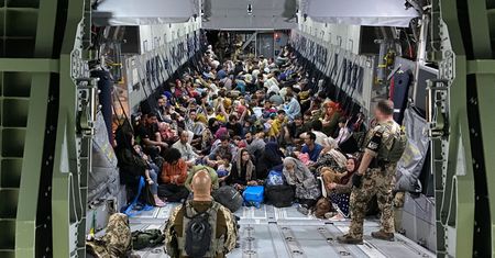 Afganistan. Urodziła się podczas ewakuacji. Dziewczynkę nazwano imieniem samolotu