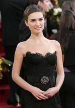 Natalie Portman znowu z gorylami