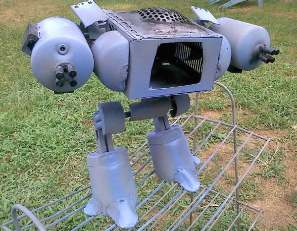 Policyjny droid z "RoboCopa", czyli jak twórczo wykorzystać złom [wideo] 2