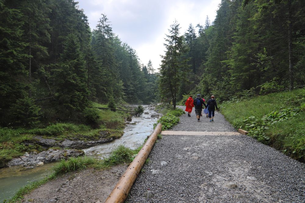 Podtopione szlaki w Tatrach. Turyści powinni uważać