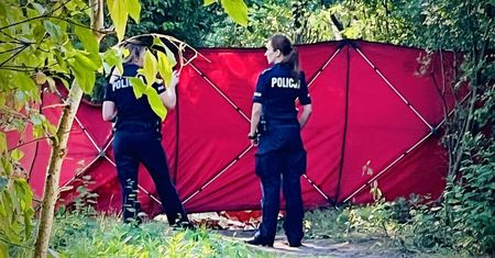 Zwłoki mężczyzny w wodzie na Gliniankach. Na brzegu leżały dokumenty i ubrania