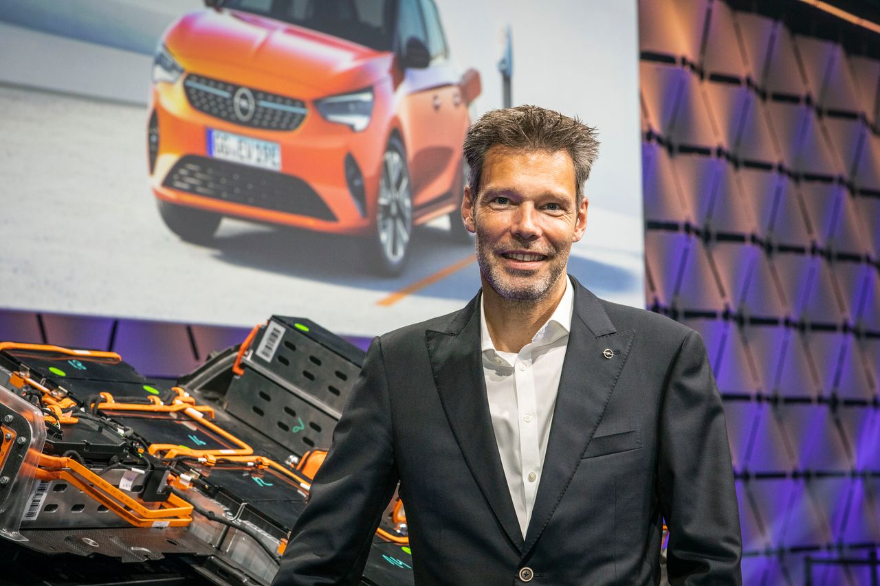 Opel idzie w elektryki, ale to nie jedyna ścieżka. O przyszłości marki z Frankiem Jordanem