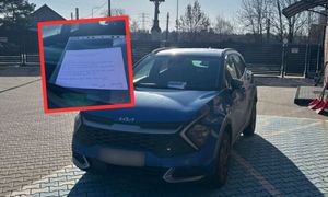 Tak zaparkował ksiądz. Karteczka za wycieraczką. "Czas do 21:00"