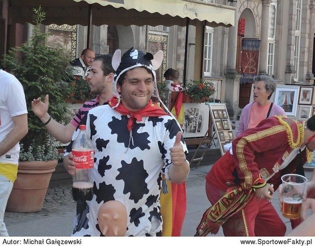 Co pije hiszpańska krowa? Coca Colę...