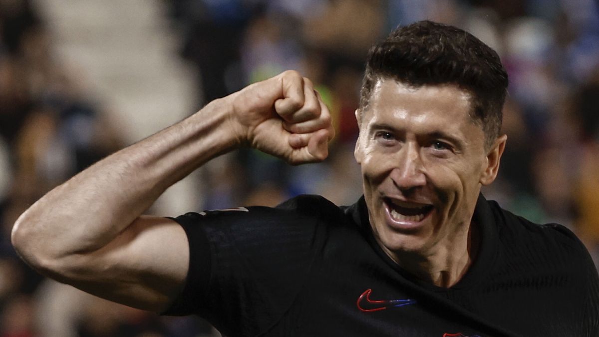 PAP/EPA / Sergio Perez / Robert Lewandowski