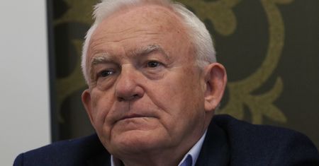 Leszek Miller w żałobie. W ten sposób chce się pocieszyć