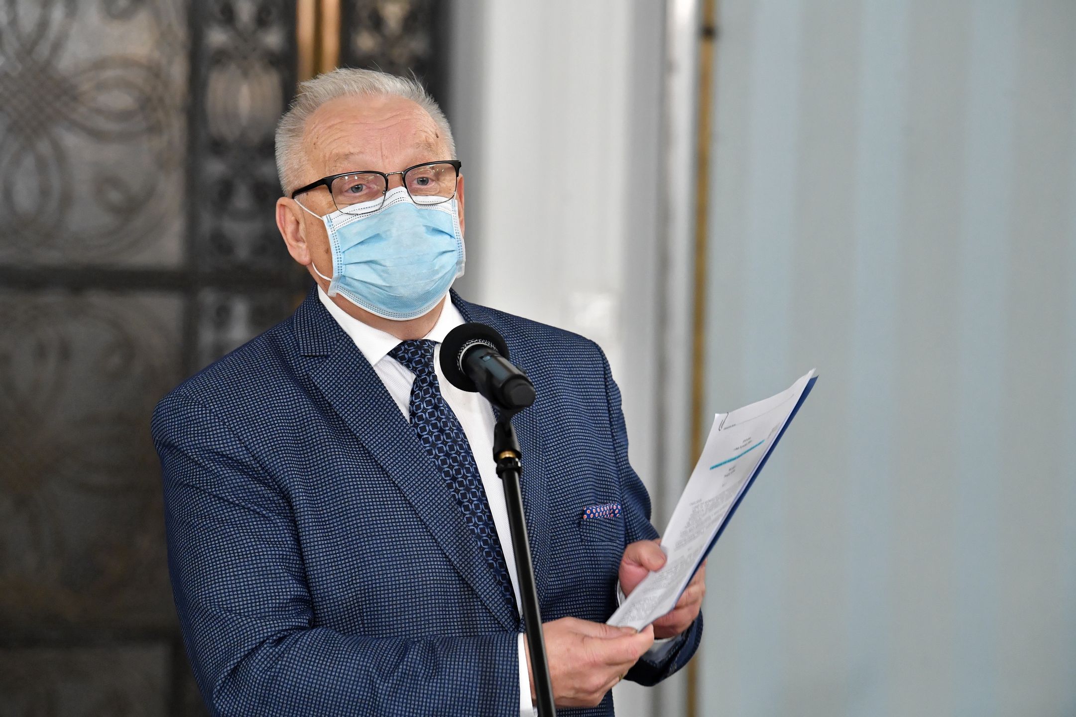 Zdaniem posła PiS Bolesława Piechy, decyzja NFZ jest obecnie zrozumiała