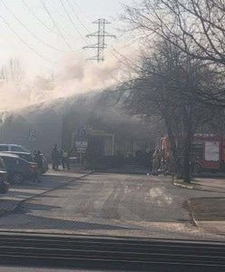 Płonie sklep Biedronka w Katowicach. Ewakuowano personel